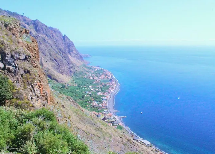 House Of Massapez | Calheta * ファハ・ダ・オヴェルハ